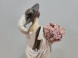 Franklin Mint House of Icart Woman With Flowers Figurine Tosca