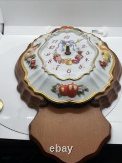 Franklin Mint Le Fruits Du Temps Porcelain 100 Years Cordon Bleu Anniv. Clock