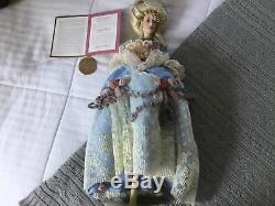 Franklin Mint Marie Antoinette Queen Of France porcelain doll HTF pre-owned