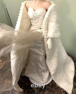 Franklin Mint Marilyn Monroe All About Eve 19 Porcelain Doll White Fur withBox