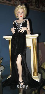 Franklin Mint Marilyn Monroe Leaning on Mantle fireplace Doll Figure NEW IN BOX