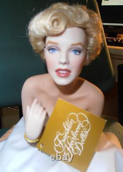Franklin Mint Marilyn Monroe Love Marilyn Porcelain Portrait doll Seated Bench