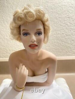 Franklin Mint Marilyn Monroe Porcelain Doll/Seat (New in BOX)