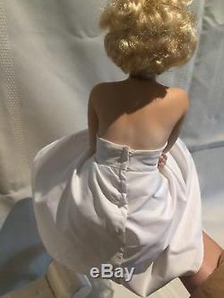 Franklin Mint Marilyn Monroe Porcelain Portrait Doll With Bench