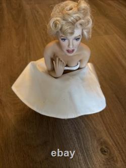 Franklin Mint Marilyn Monroe Porcelain Portrait Love Marilyn 11 Inch Doll And St