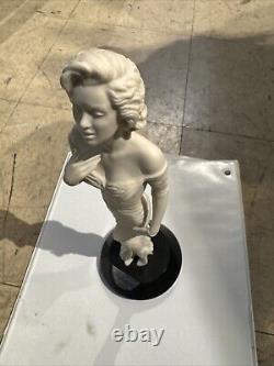 Franklin Mint Marilyn Monroe Porcelain Statue Reflections