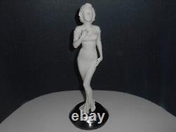 Franklin Mint Marilyn Monroe Porcelain Statue Reflections # 4250 / 9500