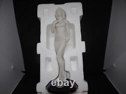 Franklin Mint Marilyn Monroe Porcelain Statue Reflections # 4250 / 9500