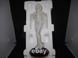 Franklin Mint Marilyn Monroe Porcelain Statue Reflections # 4250 / 9500