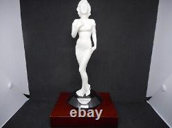 Franklin Mint Marilyn Monroe Porcelain Statue Reflections # 4250 / 9500