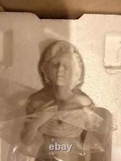 Franklin Mint Marilyn Monroe Reflection 11 White Bisque Porcelain Statue NRFB