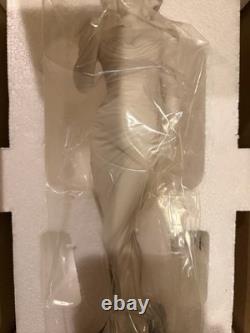 Franklin Mint Marilyn Monroe Reflection 11 White Bisque Porcelain Statue NRFB