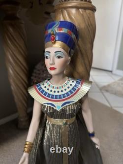 Franklin Mint Nefertiti Egyptian Queen Porcelain Figure Statue Doll with Ankh RARE