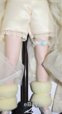 Franklin Mint Porcelain Faberge' Aleksandra Winter Bride Doll, New in the Box