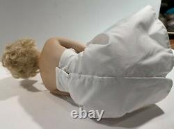 Franklin Mint Porcelain Marilyn Monroe Portrait Doll White Satin Bench Excellent