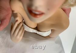 Franklin Mint Porcelain Marilyn Monroe Portrait Doll White Satin Bench Excellent