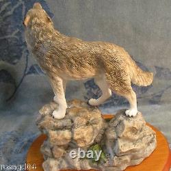 Franklin Mint Porcelain Sculpture 11½ Large Gray Wolf Figurine On Wood Base A3