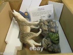 Franklin Mint Porcelain Sculpture 11½ Large Gray Wolf Figurine On Wood Base A3