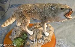 Franklin Mint Porcelain Sculpture 11½ Large Gray Wolf Figurine On Wood Base A3