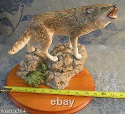 Franklin Mint Porcelain Sculpture 11½ Large Gray Wolf Figurine On Wood Base A3