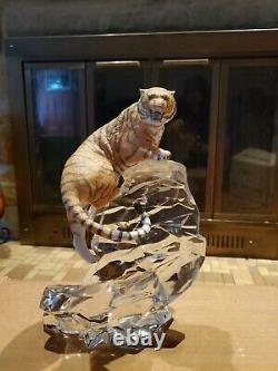 Franklin Mint Porcelain Siberian Tiger Figurine on Crystal Base