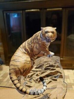 Franklin Mint Porcelain Siberian Tiger Figurine on Crystal Base