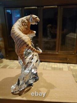 Franklin Mint Porcelain Siberian Tiger Figurine on Crystal Base