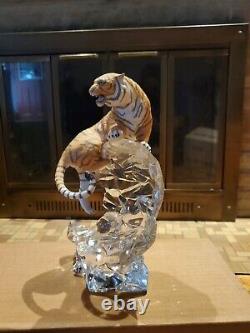 Franklin Mint Porcelain Siberian Tiger Figurine on Crystal Base