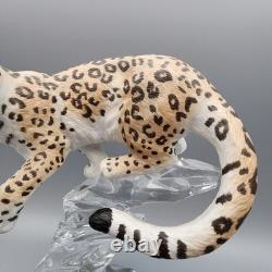 Franklin Mint Porcelain Snow Leopard Cat Figure Sculpture Statue On Crystal