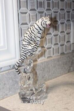 Franklin Mint Porcelain White Siberian Tiger Figurine On Lead Crystal Sculpture
