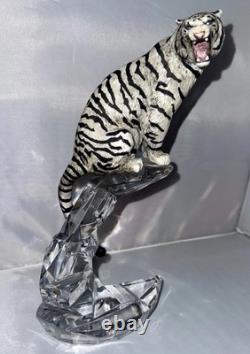 Franklin Mint Porcelain White Siberian Tiger On Lead Crystal Sculpture