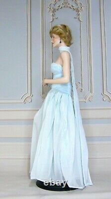 Franklin Mint Princess Diana 17 inch Porcelain Portrait Doll Blue Chiffon