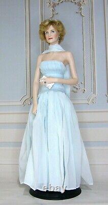 Franklin Mint Princess Diana 17 inch Porcelain Portrait Doll Blue Chiffon