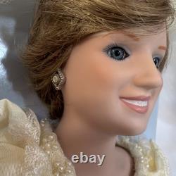 Franklin Mint Princess Diana Doll Porcelain Wedding/Bride Doll / Vintage/collect