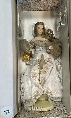 Franklin Mint RARE Guinevere Queen Of Camelot Porcelain Doll 18