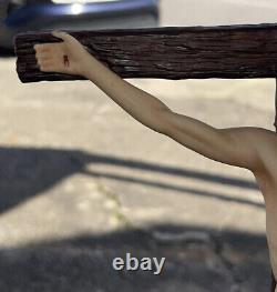 Franklin Mint THE CRUCIFIXION Jesus INRI Porcelain Figurine with Base VINTAGE
