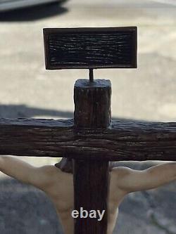 Franklin Mint THE CRUCIFIXION Jesus INRI Porcelain Figurine with Base VINTAGE