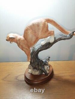 Franklin Mint THE DEFENDER Figurine Cougar Mountain Lion Puma 9.5 Tall + Stand