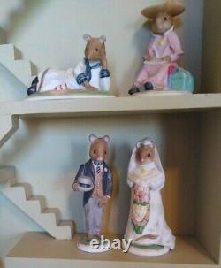 Franklin Mint THE WOODHOUSE FAMILY 25 Porcelain Mice Figurines w Display House