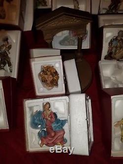Franklin Mint The Vatican 12 Piece Nativity Porcelain Sculpture Collection