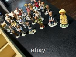 Franklin Mint The Woodmouse Family 26 Porcelain Figures withWood Shelf 1985 Mice