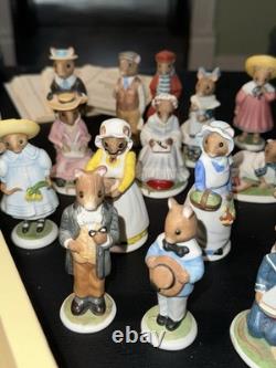 Franklin Mint The Woodmouse Family 26 Porcelain Figures withWood Shelf 1985 Mice