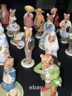 Franklin Mint The Woodmouse Family 26 Porcelain Figures withWood Shelf 1985 Mice