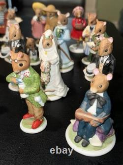 Franklin Mint The Woodmouse Family 26 Porcelain Figures withWood Shelf 1985 Mice