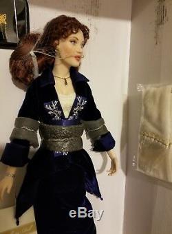 Franklin Mint Titanic Rose Flying Scene Blue Velvet Dress 18 Porcelain Doll