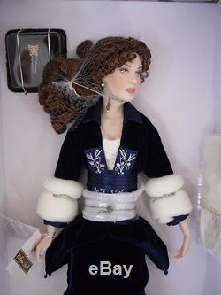 Franklin Mint Titanic Rose Flying Scene Blue Velvet Dress 18 Porcelain Doll Nib