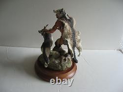 Franklin Mint Wolf Runner Porcelain Figure Sculpture-1989 Limited Edition