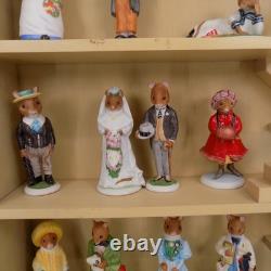 Franklin Mint Woodhouse Mouse Family Figurines Lot of 22 with Display House 1985