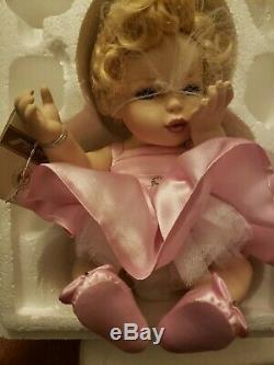 Franklyn Mint Marilyn Monroe Porcelain Portrait Baby Doll w Ring Tag Seated