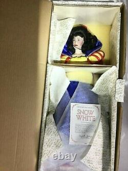 Gerda Neubacher Disneys Snow White Porcelain Doll(1988) Franklin Mint Heirloom